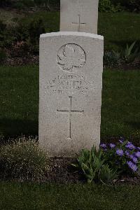 Poperinghe New Military Cemetery - Sutherland, J E