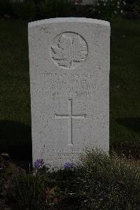 Poperinghe New Military Cemetery - Tait, William Gordon