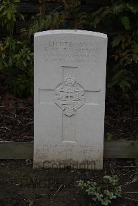 Poperinghe New Military Cemetery - Thompson, E M