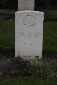 Poperinghe New Military Cemetery - Tomlinson, Ernest