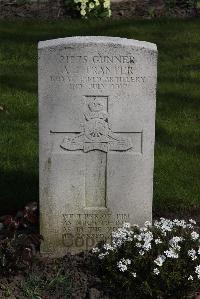 Poperinghe New Military Cemetery - Tranter, A J