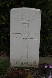 Poperinghe New Military Cemetery - Travers, H