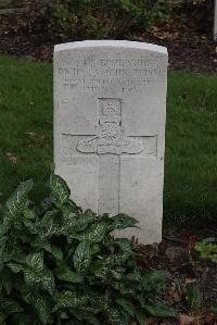 Poperinghe New Military Cemetery - Tudor, Richard John