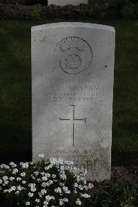 Poperinghe New Military Cemetery - Williams, John Basil Percy