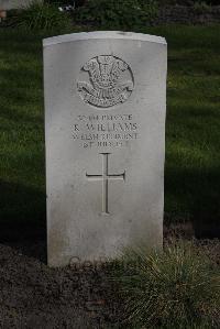 Poperinghe New Military Cemetery - Williams, R