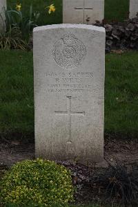 Poperinghe New Military Cemetery - Wills, R