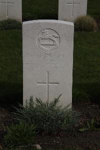 Poperinghe New Military Cemetery - Wood, W