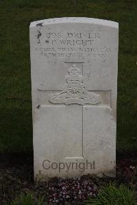 Poperinghe New Military Cemetery - Wright, F