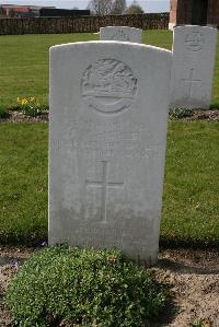 Prowse Point Military Cemetery - Everett, F W
