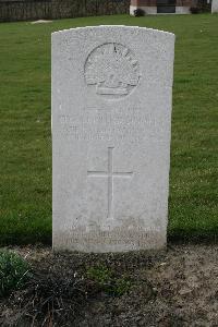 Prowse Point Military Cemetery - Summers, Riccard William