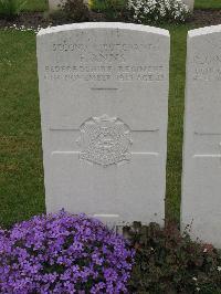 Guards Cemetery Windy Corner Cuinchy - Anns, F