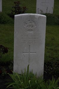 Guards Cemetery Windy Corner Cuinchy - Atkins, A H