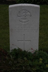 Guards Cemetery Windy Corner Cuinchy - Attwell, Albert John