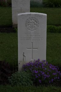 Guards Cemetery Windy Corner Cuinchy - Ayland, E A