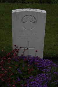 Guards Cemetery Windy Corner Cuinchy - Baker, B H