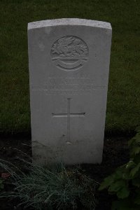 Guards Cemetery Windy Corner Cuinchy - Barefoot, R O