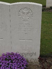 Guards Cemetery Windy Corner Cuinchy - Brown, Thomas