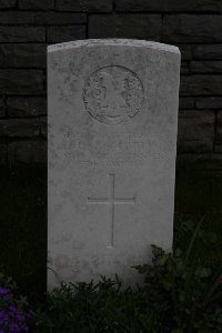 Guards Cemetery Windy Corner Cuinchy - Campbell, I P