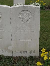 Guards Cemetery Windy Corner Cuinchy - Canavan, M