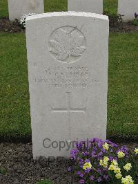 Guards Cemetery Windy Corner Cuinchy - Carriere, J