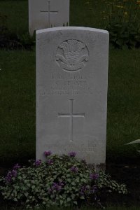 Guards Cemetery Windy Corner Cuinchy - Ceaser, G