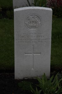 Guards Cemetery Windy Corner Cuinchy - Clarke, W G