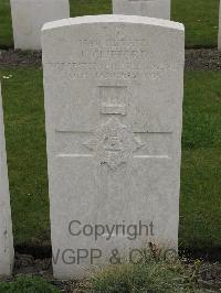 Guards Cemetery Windy Corner Cuinchy - Clifford, J