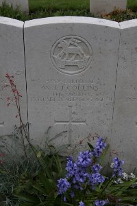 Guards Cemetery Windy Corner Cuinchy - Collins, W T J