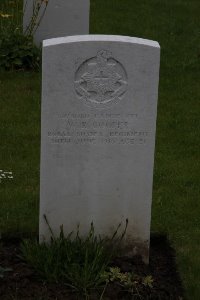 Guards Cemetery Windy Corner Cuinchy - Cooper, William Richard