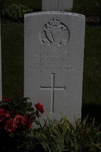 Bertenacre Military Cemetery Fletre - Holmes, David