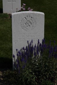 Bertenacre Military Cemetery Fletre - Mills, William