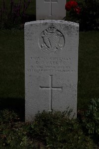 Bertenacre Military Cemetery Fletre - Parker, Robert John