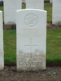 Wulverghem-Lindenhoek Road Military Cemetery - Avery, J T