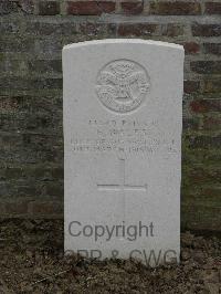 Wulverghem-Lindenhoek Road Military Cemetery - Bales, H