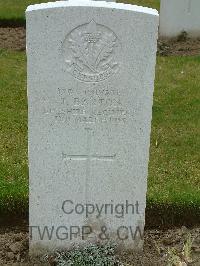 Wulverghem-Lindenhoek Road Military Cemetery - Barton, T