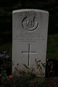 Houplines Communal Cemetery Extension - Cuthbert, R W