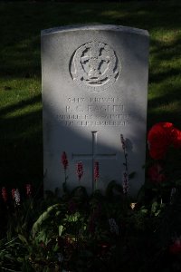 Houplines Communal Cemetery Extension - Eaglen, R C