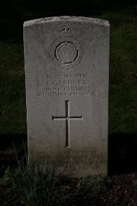 Houplines Communal Cemetery Extension - Gardner, F