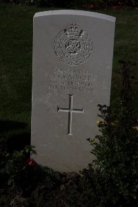 Houplines Communal Cemetery Extension - Grainger, John