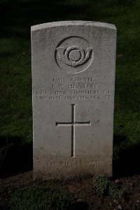 Houplines Communal Cemetery Extension - Heaton, J W