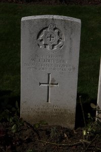 Houplines Communal Cemetery Extension - Johnson, W J