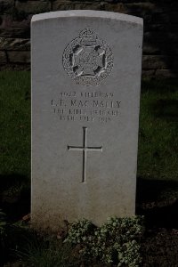 Houplines Communal Cemetery Extension - MacNally, C F