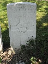 Houplines Communal Cemetery Extension - McNeil, Robert Edward