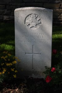 Houplines Communal Cemetery Extension - Mitchell, H G