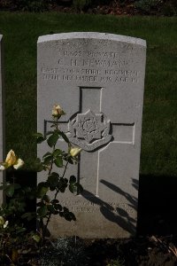 Houplines Communal Cemetery Extension - Newman, C H