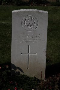 Houplines Communal Cemetery Extension - Nicholls, F J