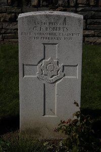 Houplines Communal Cemetery Extension - Roberts, G F