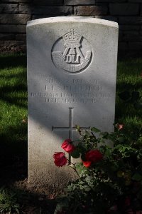 Houplines Communal Cemetery Extension - Shenfield, T F