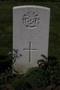 Houplines Communal Cemetery Extension - Smith, C R