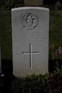 Houplines Communal Cemetery Extension - Taylor, John Miles